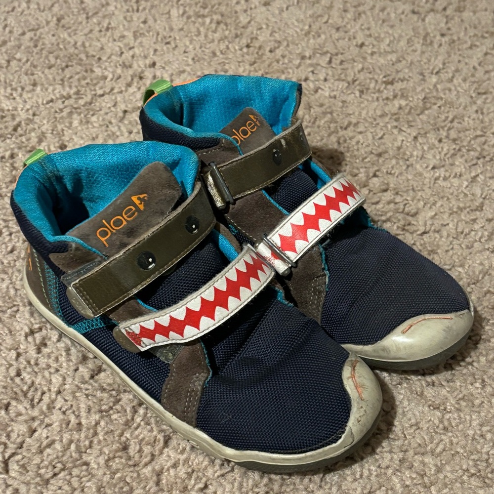 Plae Max Kids shoes size 2